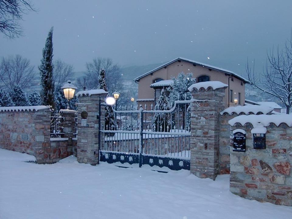 Residenza Le Querce Bilocale Villa Fossato di Vico Екстериор снимка
